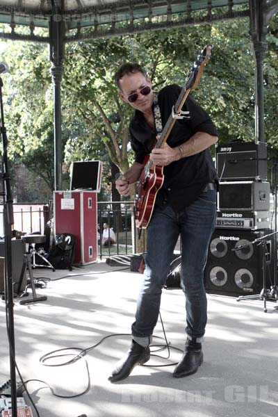 ROBI - 2012-09-09 - PARIS - Square de la Place des Fetes - 